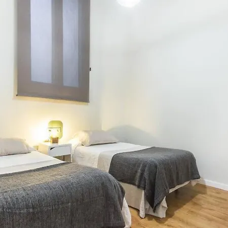 Bright And Modern 4bedroom With Terrace In Ramblas P1 Apartmán *